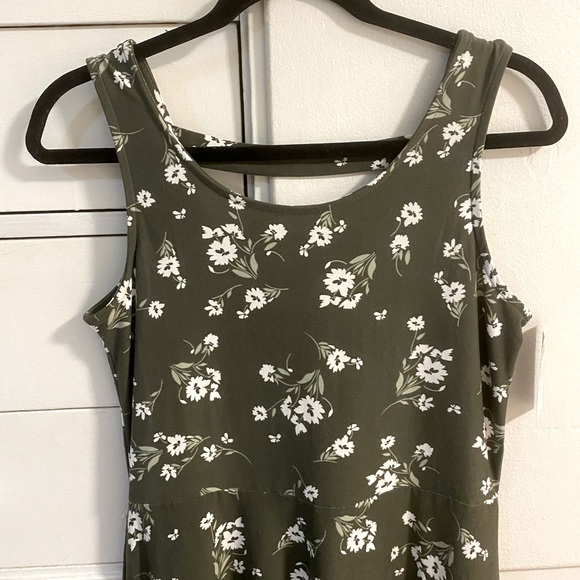 🎉5/$30 - Green floral print sundress - Picture 1 of 3